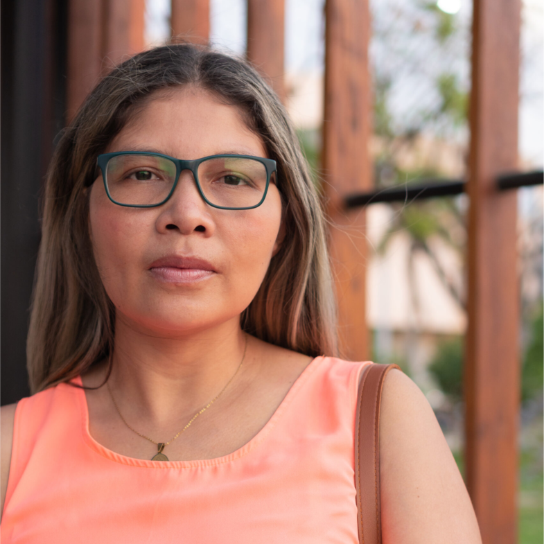 hispanic-business-woman-outdoors-with-glasses-scaled 1 hispanic-business-woman-outdoors-with-glasses-scaled 1